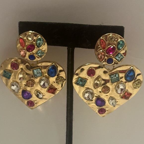 🌟🌟HOLIDAY🌟🌟READY GOLD TONE HEART EARRINGS BEDAZZLED w/FAUX COLORED STONES NEW - Picture 2 of 9